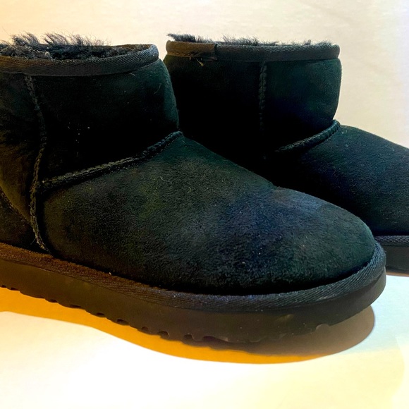 Black Short Ugg Boots - Picture 1 of 9